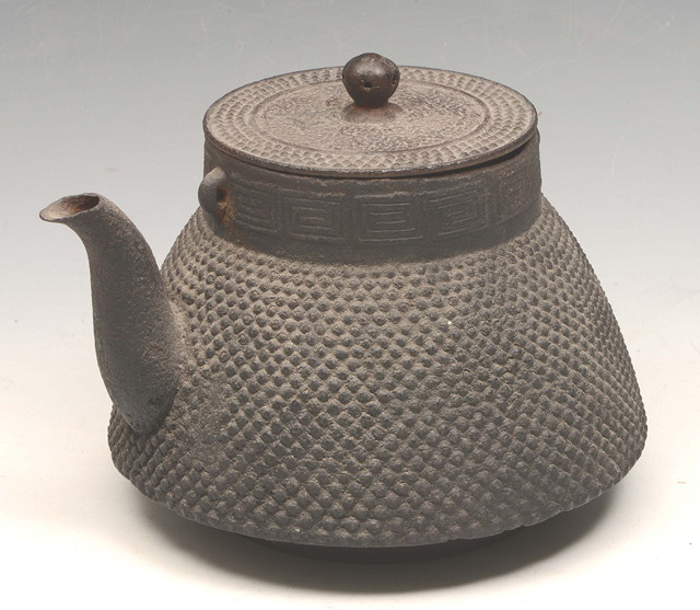 Appraisal: A JAPANESE IRON TEAPOT and cover with two side lugs