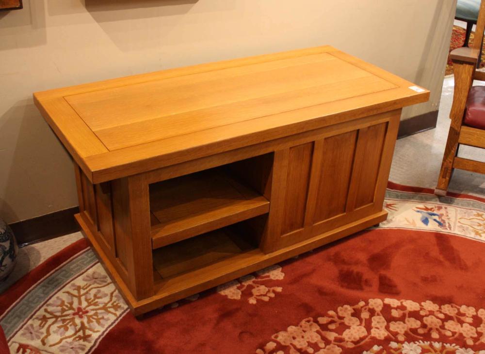 Appraisal: CRAFTSMAN STYLE OAK LIFT-TOP STORAGE COCKTAIL TABLE with interior storage