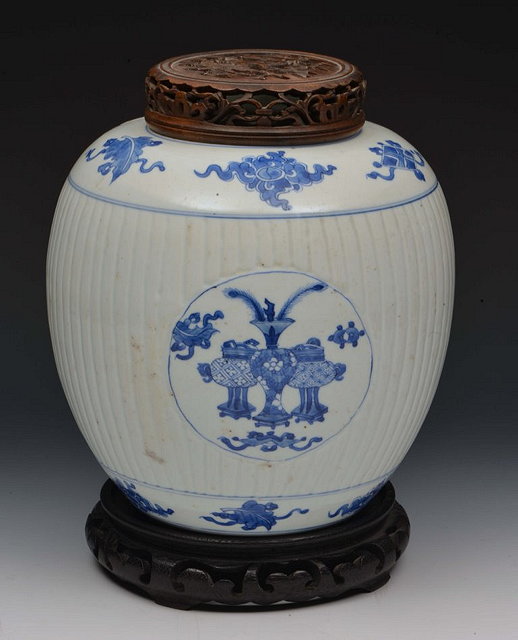 Appraisal: A CHINESE BLUE AND WHITE PORCELAIN OVOID JAR with panels