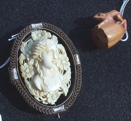 Appraisal: JEWELRY k yellow gold framed hair surround carved ivory brooch