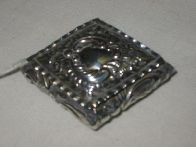 Appraisal: A VICTORIAN PILL BOX of lozenge form the hinged lid