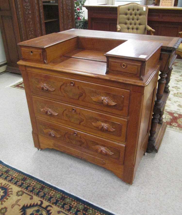 Appraisal: A VICTORIAN WALNUT CHEST OF DRAWERS American c the top