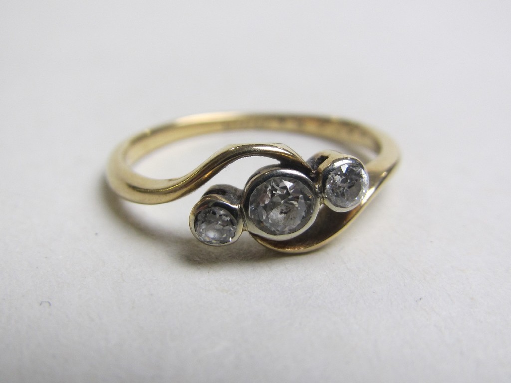 Appraisal: Eighteen carat gold diamond three stone twist ring