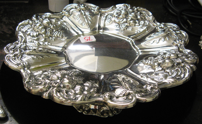 Appraisal: AMERICAN STERLING SILVER PEDESTAL CAKE STAND Reed Barton in the