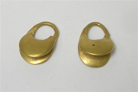 Appraisal: A pair of Roman rd- th century earrings each of