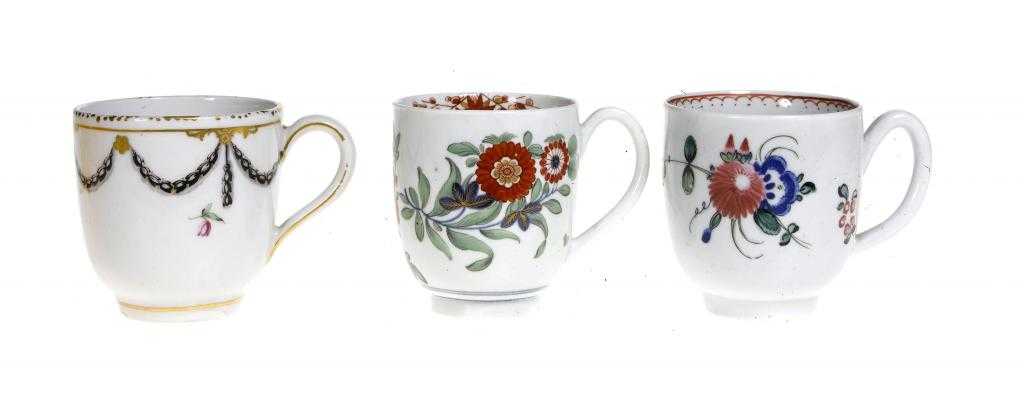 Appraisal: THREE COFFEE CUPS comprising Worcester in the pseudo Kempthorne pattern