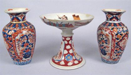 Appraisal: Japanese imari tassa and pair of vases th century Comprised