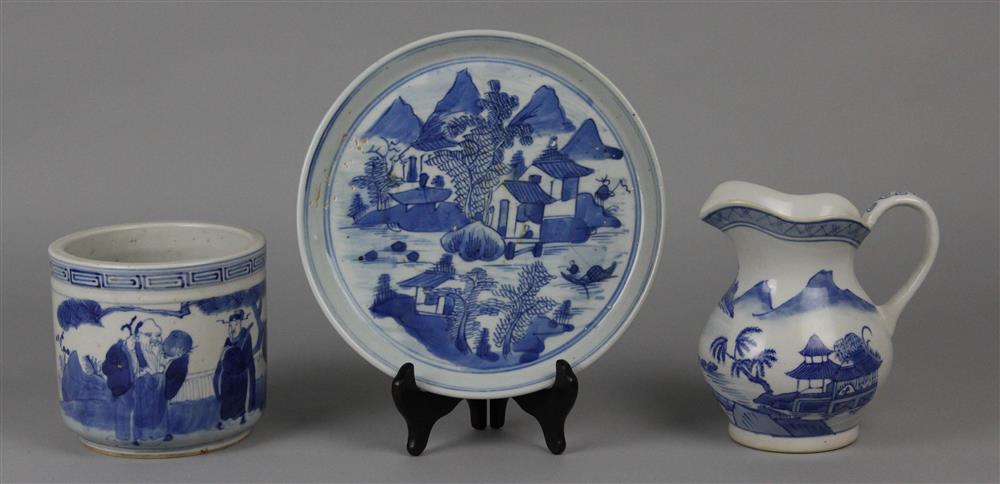 Appraisal: CHINESE UNDERGLAZE BLUE AND WHITE CACHE POT LATE TH CENTURY