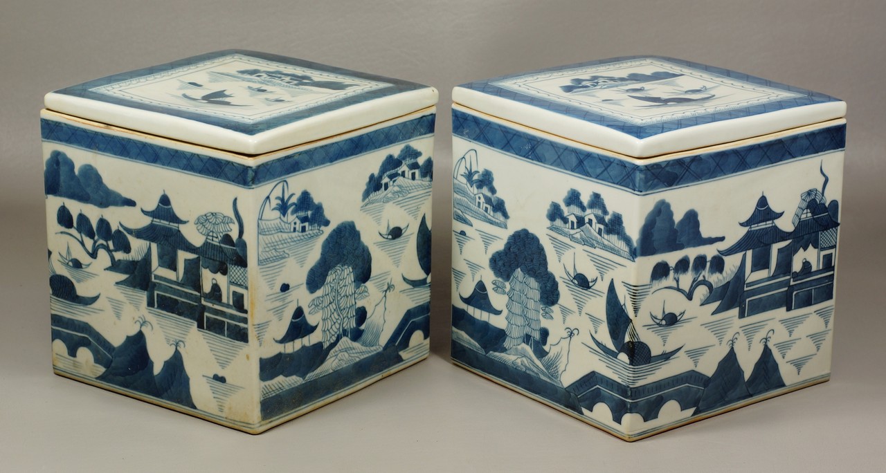 Appraisal: Pair of Chinese Export Canton pattern square boxes th C