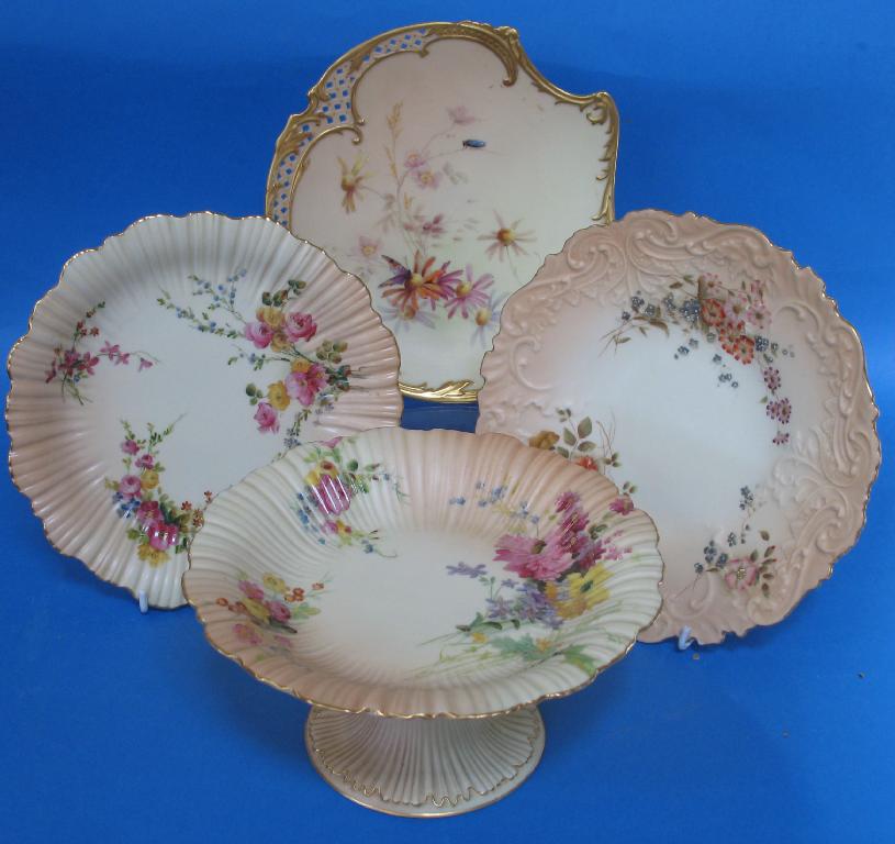 Appraisal: A GRAINGER AND COMPANY WORCESTER BLUSH IVORY PLATE the scroll