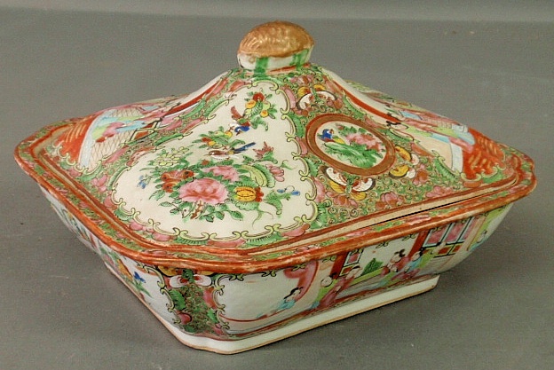 Appraisal: - Chinese Rose Medallion covered vegetable dish c h x