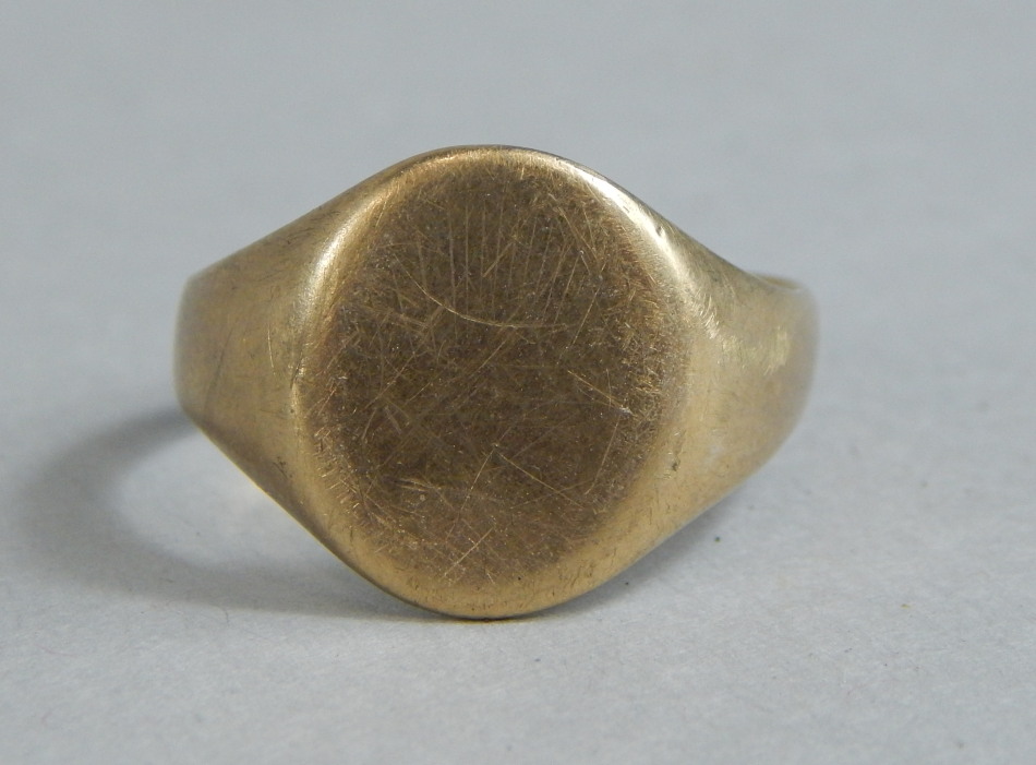 Appraisal: A ct gold signet ring g all in