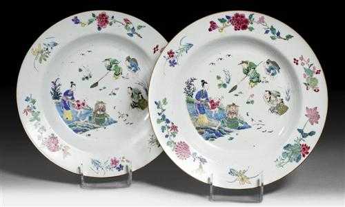 Appraisal: PAIR OF LARGE FAMILLE ROSE PLATES China Qianlong period D