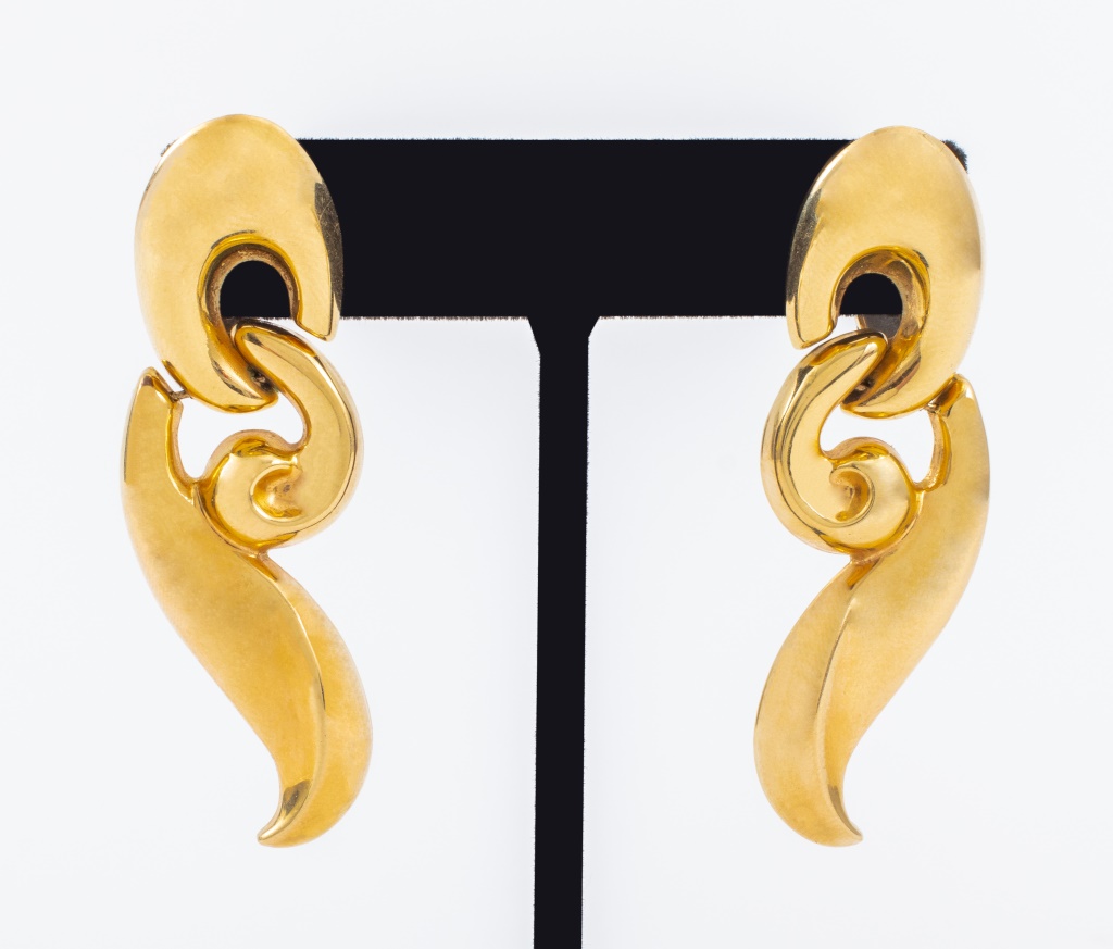 Appraisal: ITALIAN K YELLOW GOLD FREEFORM DROP EARRINGS Italian K yellow