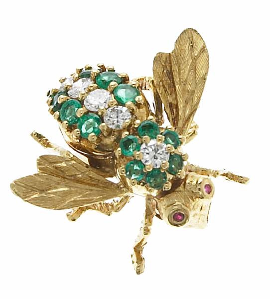 Appraisal: A diamond emerald and k gold bee brooch estimated total