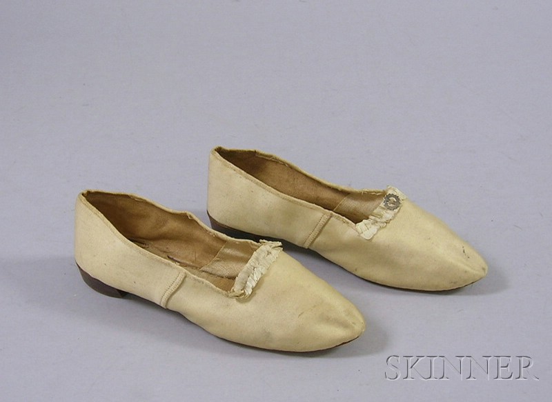 Appraisal: Pair of Women's Shoes Boston cloth with leather soles partial