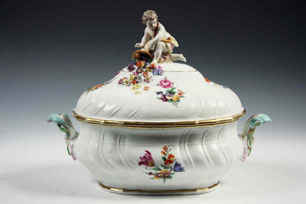 Appraisal: SOUP TUREEN - th c Meissen oval covered soup tureen