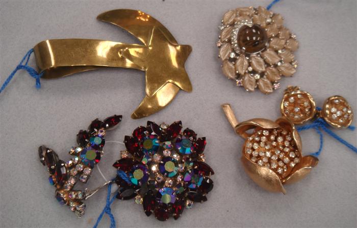 Appraisal: Four vintage pins Ecru leaves featuring unusual center stone Artist