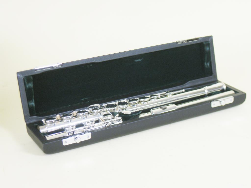 Appraisal: A Pearl plated Flute Model PF with hard case carrying