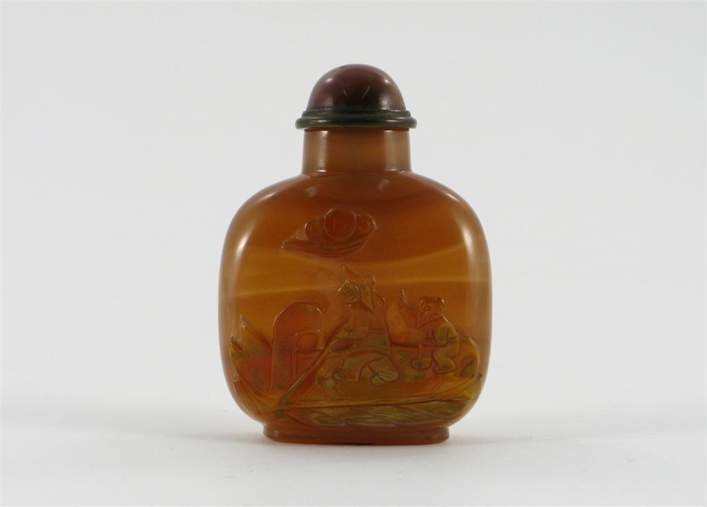 Appraisal: A Chinese agate snuff bottle and stopper