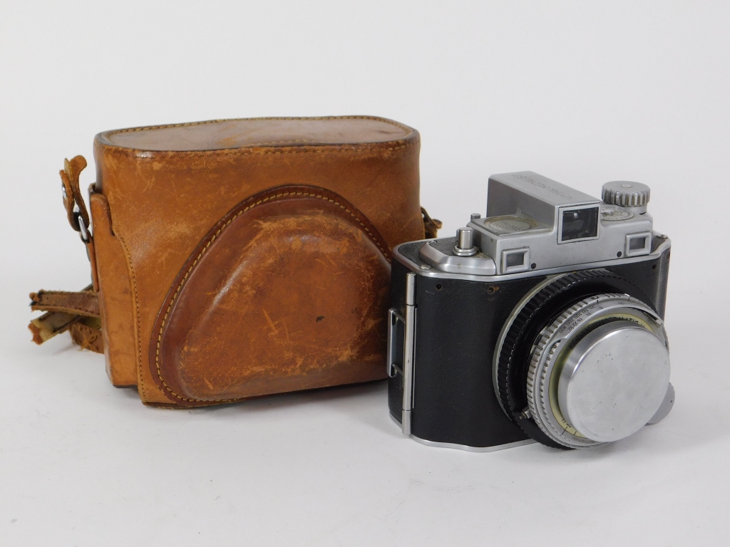 Appraisal: KODAK MEDALIST CAMERA EKTAR LENS MM F Kodak Medalist rangefinder