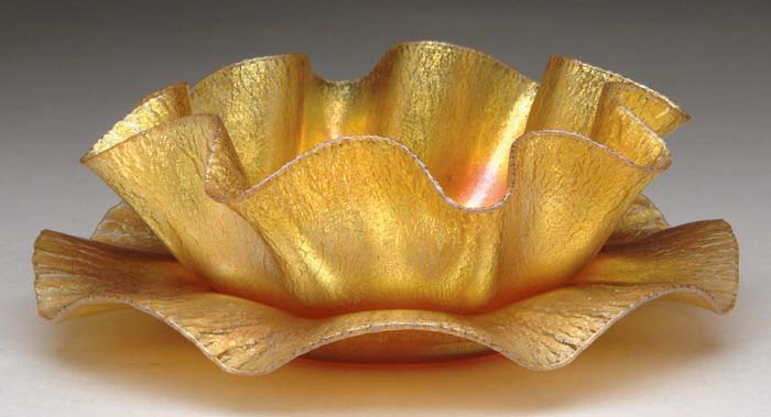 Appraisal: TIFFANY STUDIOS FAVRILE FINGER BOWL UNDERPLATE Earl pattern stretched glass