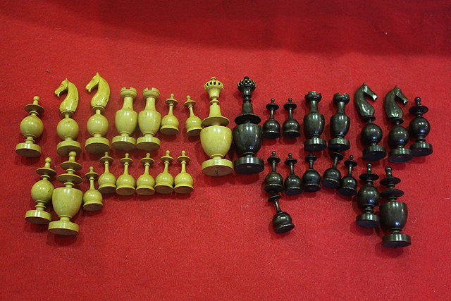 Appraisal: A SET OF TURNED BOXWOOD CHESSMEN in mahogany box