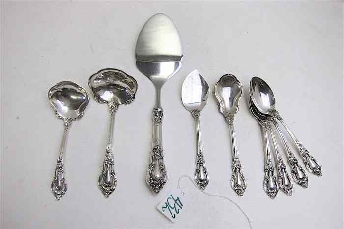 Appraisal: NINE PIECE LUNT STERLING SILVER FLATWARE SET in the ''Eloquence''