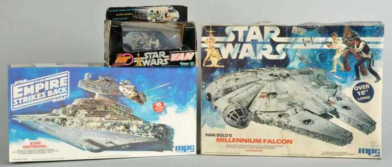 Appraisal: Lot of Star Wars Items Description Includes two plastic models