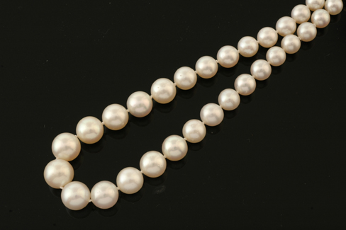 Appraisal: A strand of South Sea pearls The round South Sea