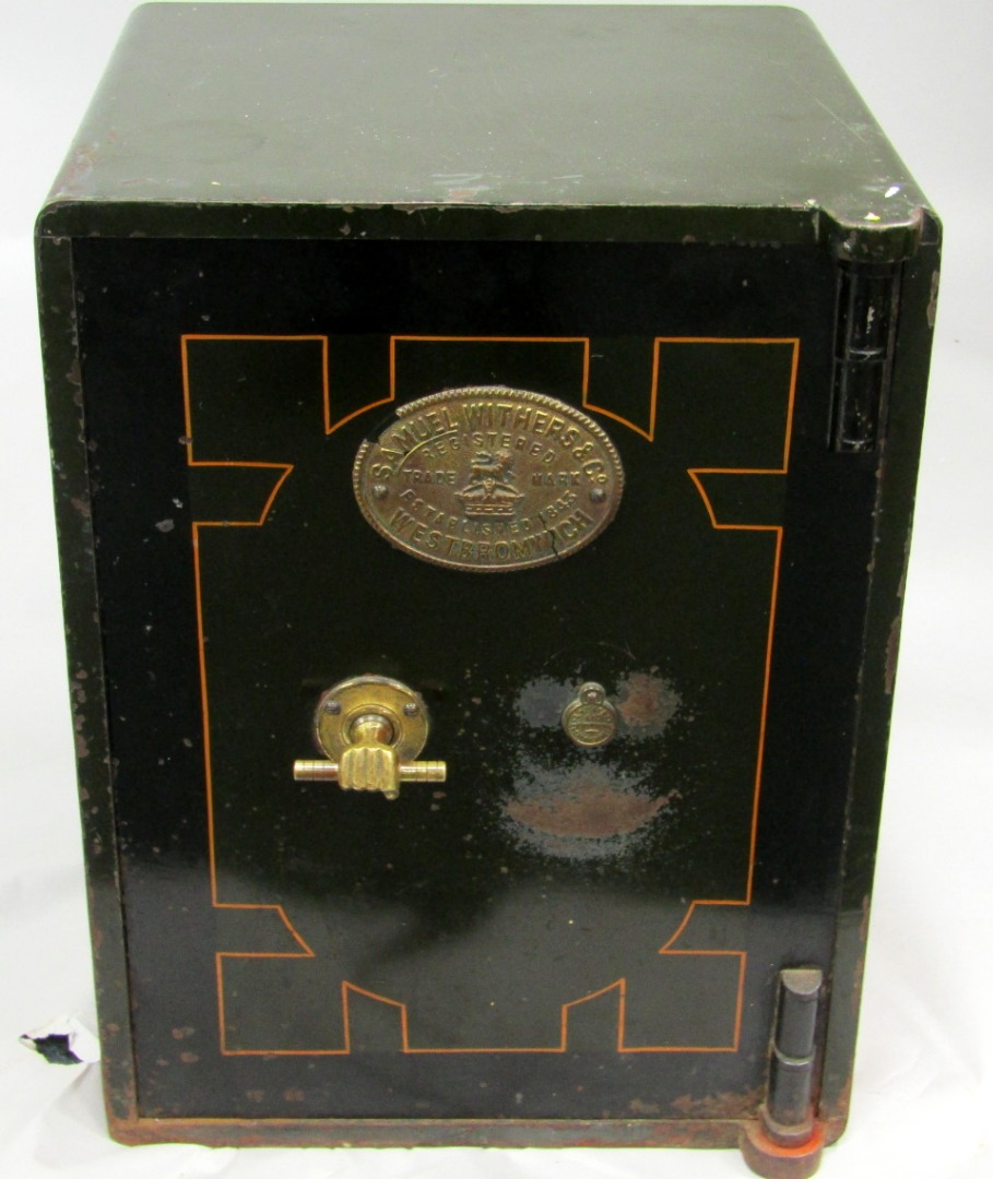 Appraisal: A Samuel Withers Co green cast iron safe cm x