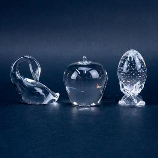 Appraisal: Collection of Three Steuben Crystal Figurines Includes apple paperweight preening