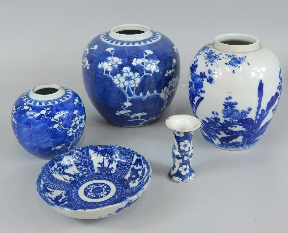 Appraisal: Miscellaneous items of oriental porcelain to include two Chinese prunus