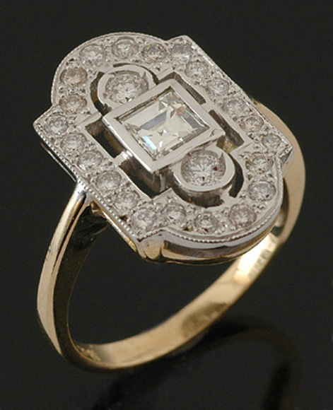 Appraisal: An Art Deco style diamond plaque ring Centrally set with