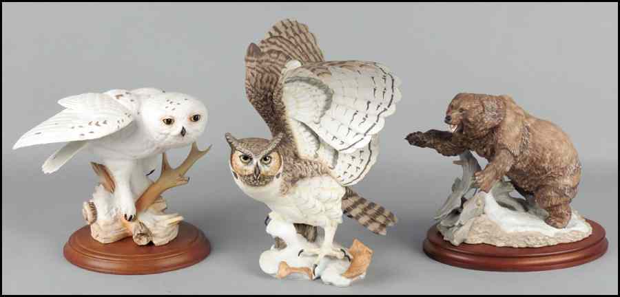 Appraisal: FRANKLIN MINT PORCELAIN SNOWY OWL Together with a Franklin Mint