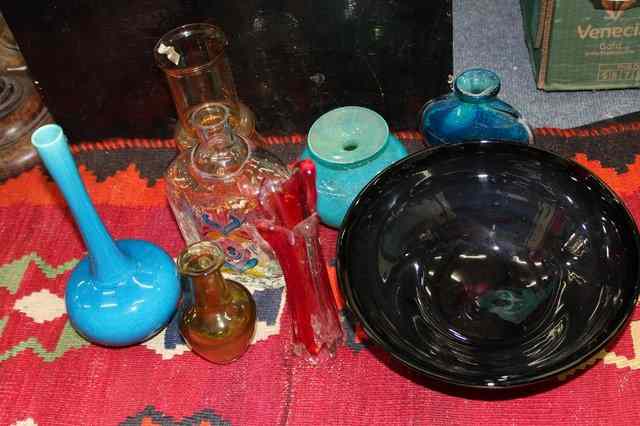 Appraisal: A QUANTITY OF TH CENTURY ART GLASS to include a