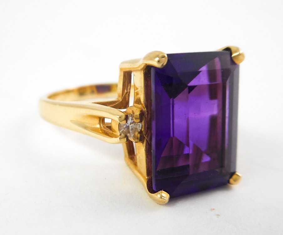 Appraisal: AMETHYST DIAMOND AND FOURTEEN KARAT GOLD RING with round-cut diamond