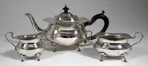 Appraisal: A George V silver three piece tea service with squat