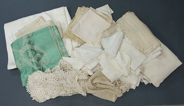 Appraisal: Box lot of table linens