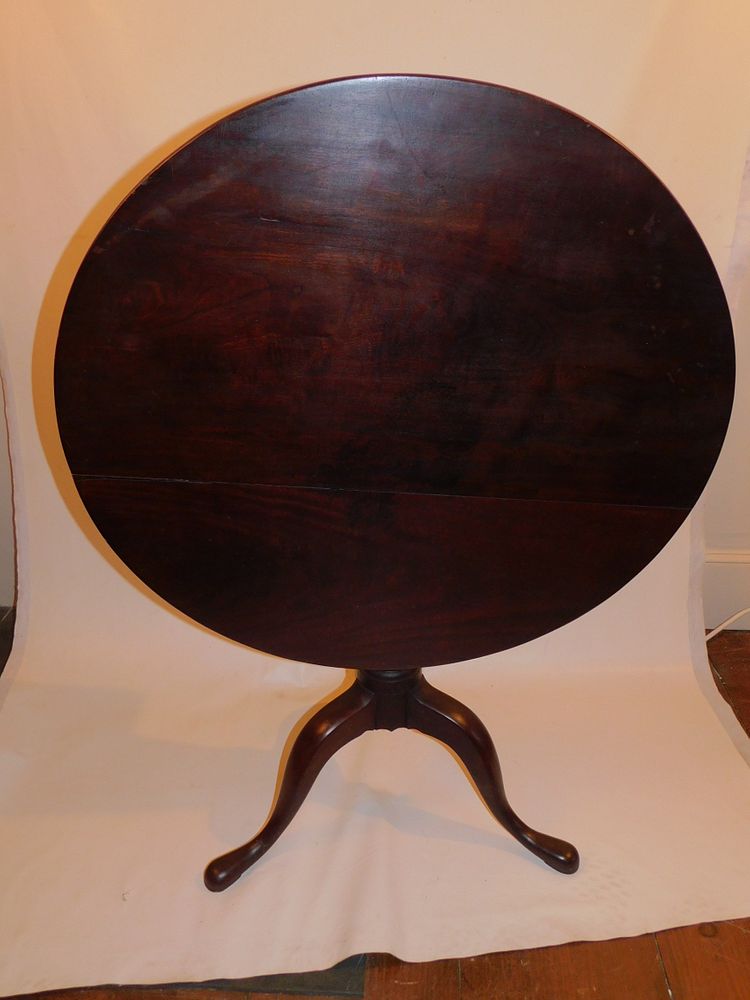 Appraisal: NEWPORT MAHOGANY TEA TABLE th century Newport Queen Ann mahogany