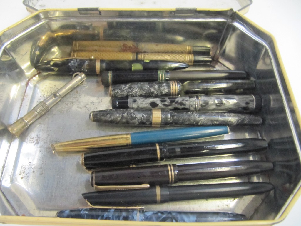 Appraisal: A lot comprising eleven assorted fountain pens