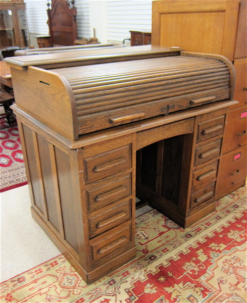 Appraisal: AN OAK ROLL-TOP DESK American c a D-roll double pedestal