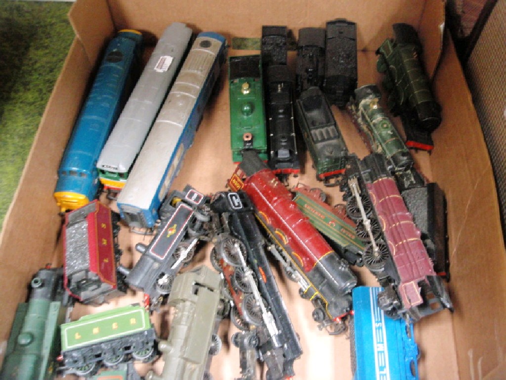 Appraisal: An extensive railway set comprising circa fifteen Hornby Tri-ang locomotives