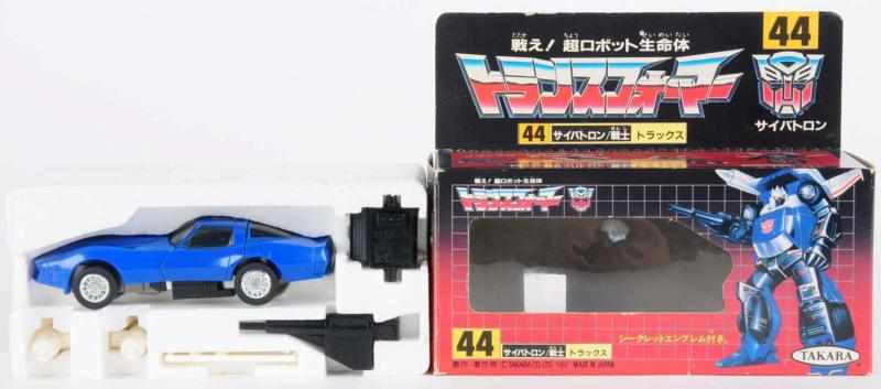 Appraisal: Transformers Tracks in Japanese Box Takara Tracks forms a Stingray