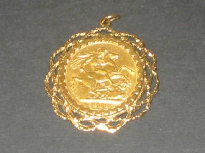 Appraisal: A GOLD SOVEREIGN dated held in ct gold pendant mount