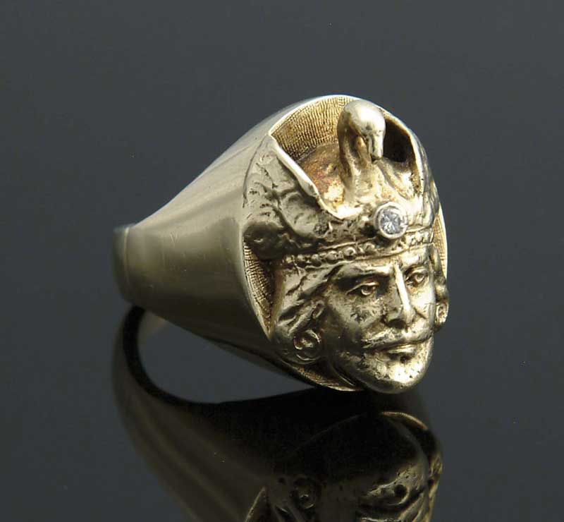 Appraisal: K YELLOW GOLD MAN S RING WITH MAN WITH SWANS