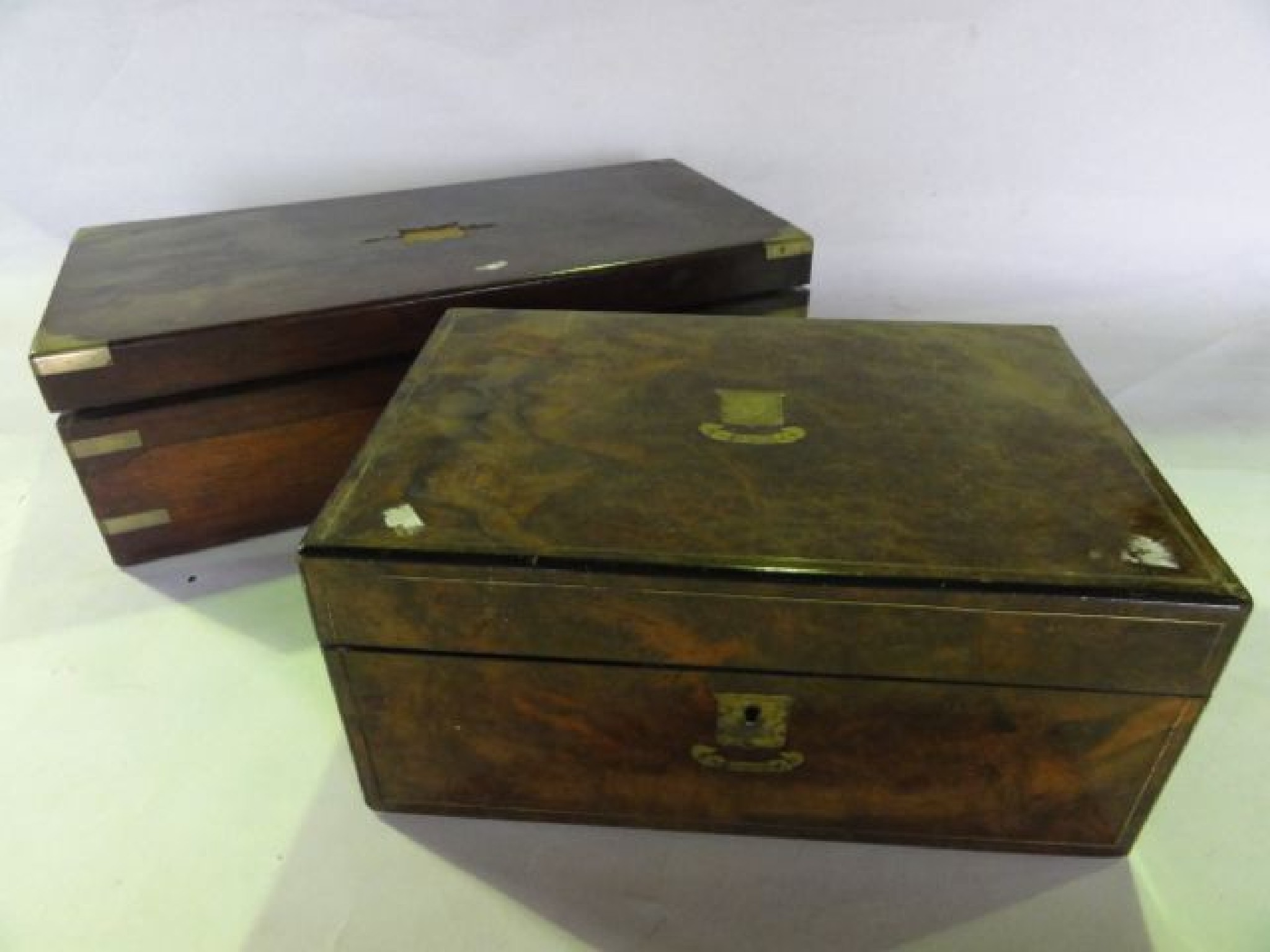 Appraisal: A good quality th century walnut veneered writing box with