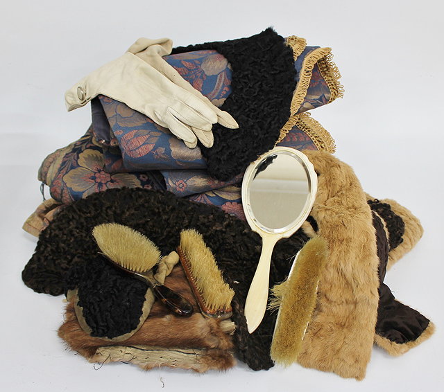 Appraisal: A QUANTITY OF FUR ITEMS to include Persian lambs wool