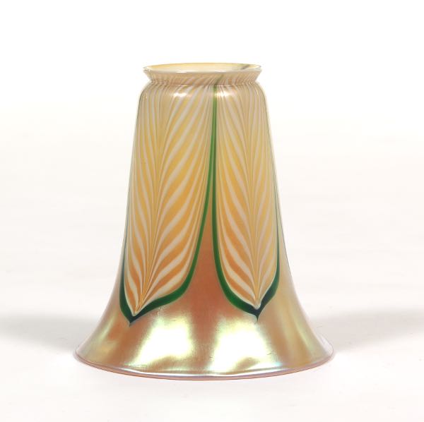 Appraisal: STEUBEN GOLD AURENE PULLED FEATHER GLASS LAMP SHADE x Elegant