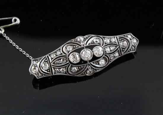 Appraisal: A Belle Epoque ct gold silver and diamond brooch of